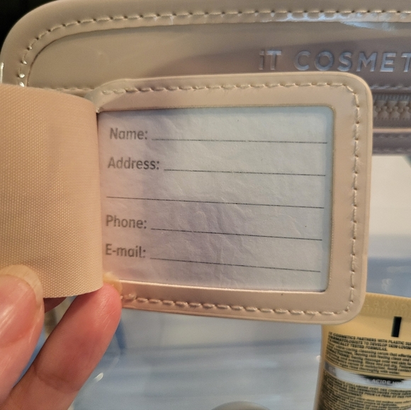 IT Cosmetics Travel Set with Clear Pouch and ID Tag, New - Picture 6 of 6